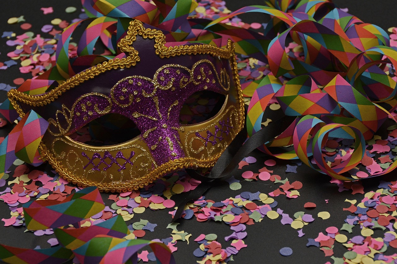 Streamers, masks, caricatures in restaurants – fire safety during the ...